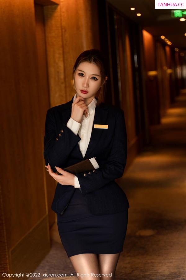 Coral 顾乔楠 [XiuRen]高清写真图 2022.11.28 No.5918 顾乔楠Cora 制服黑丝第12张图片